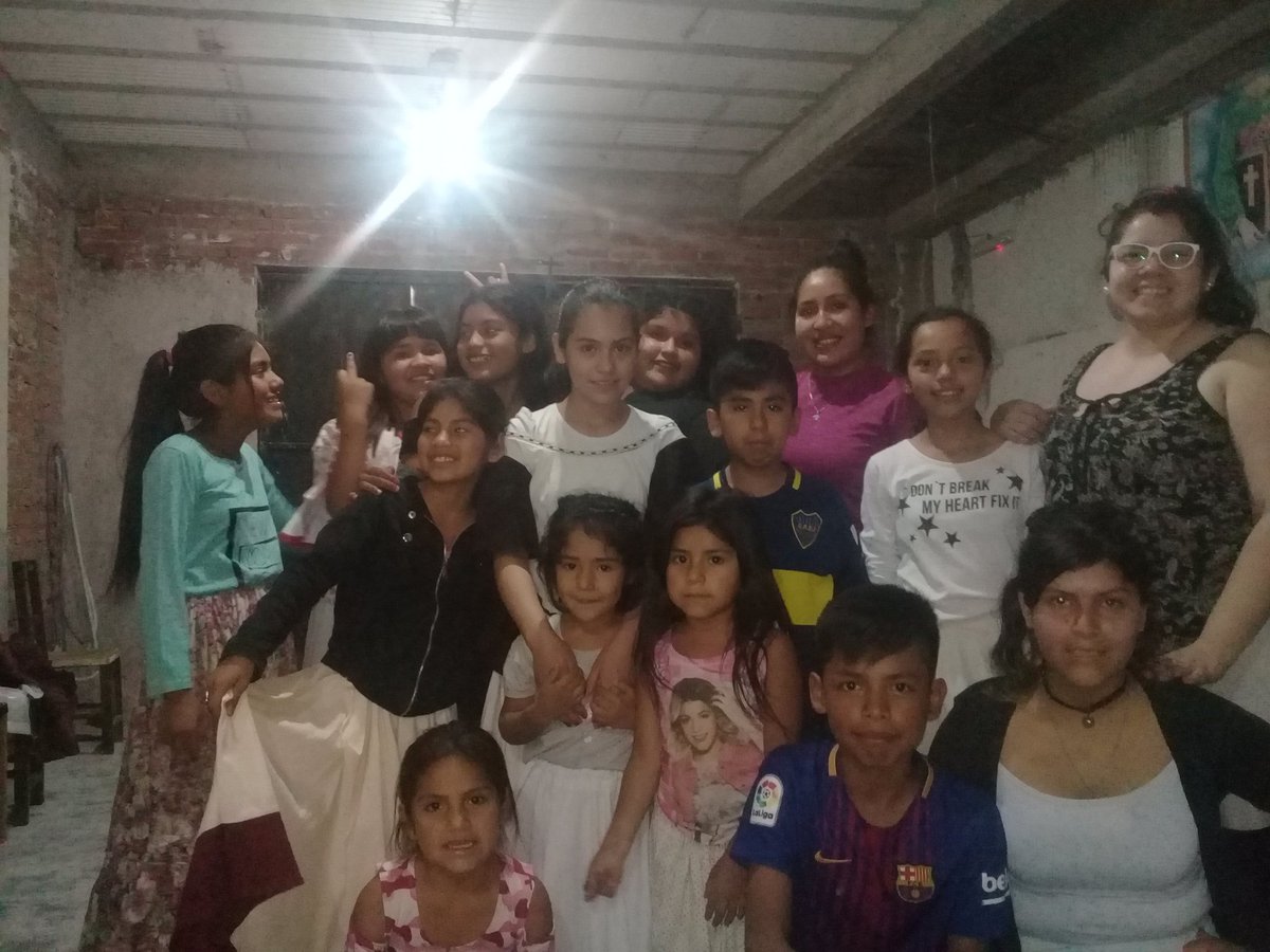 clarii0915's tweet photo. Preparandonos para el Gran cierre y Muestra anual de Escuelas Abiertas Cai y Caj... #CPPS #VamosABrillar Escuela Juan Carlos Davalos Taller de Folklore @DavalosEsc @juancarlosvilc @JuaresCarla @miriamchaile https://t.co/hfUFoQQvUG