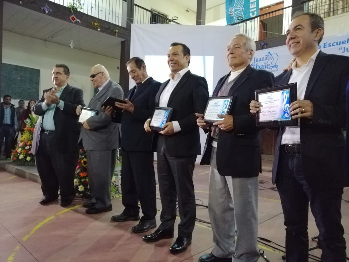 Felicidades por hacer un gran homenaje a quienes han formado en la música a muchas generaciones, como Juan Manuel Alcántar Jaramillo, Sebastián Anguiano Manzano, Jorge Alcántar Jaramillo, Roberto López Lara y Raúl López Lara.