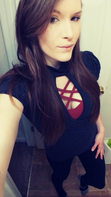 Come chill with me and my friend on Twitch! We may get on cam later 😘  https://t.co/i3YETOgYYU  #twitchstreamer<a href="/tag/twitch"class="tags"><span>#twitch</span></a><a href="/tag/twitchstreamer"class="tags"><span>#twitchstreamer</span></a>