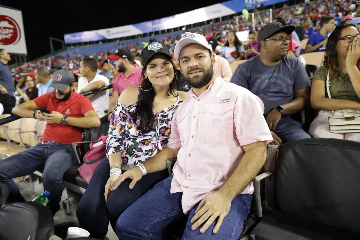 altice_do's tweet photo. Emociones sin límite son las que viven nuestros ganadores que vinieron #PalPlayConAltice a disfrutar de este juego #TLvsLE #AlticeSports ⚾️🙌🏻 https://t.co/YLbN7cvaLi
