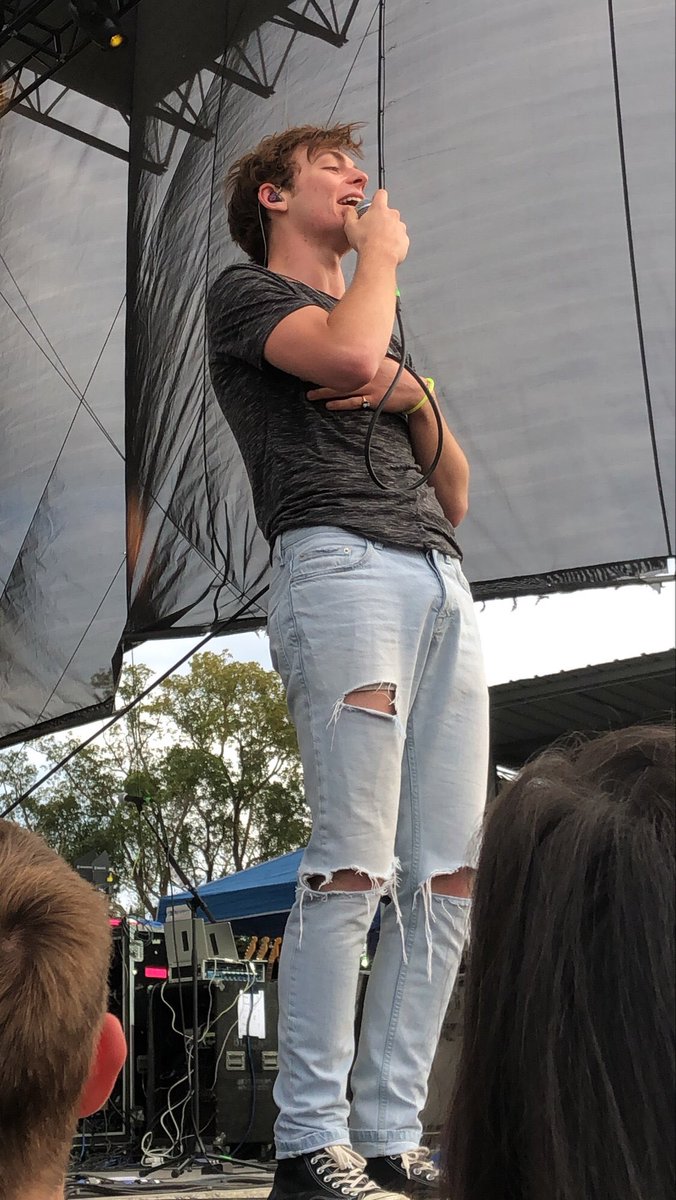 sabkinkle's tweet photo. @RossLynch SERENADING EVERYONE #FMFloridaMan @thedriverera @fm1019radio https://t.co/JFboKxMjmI