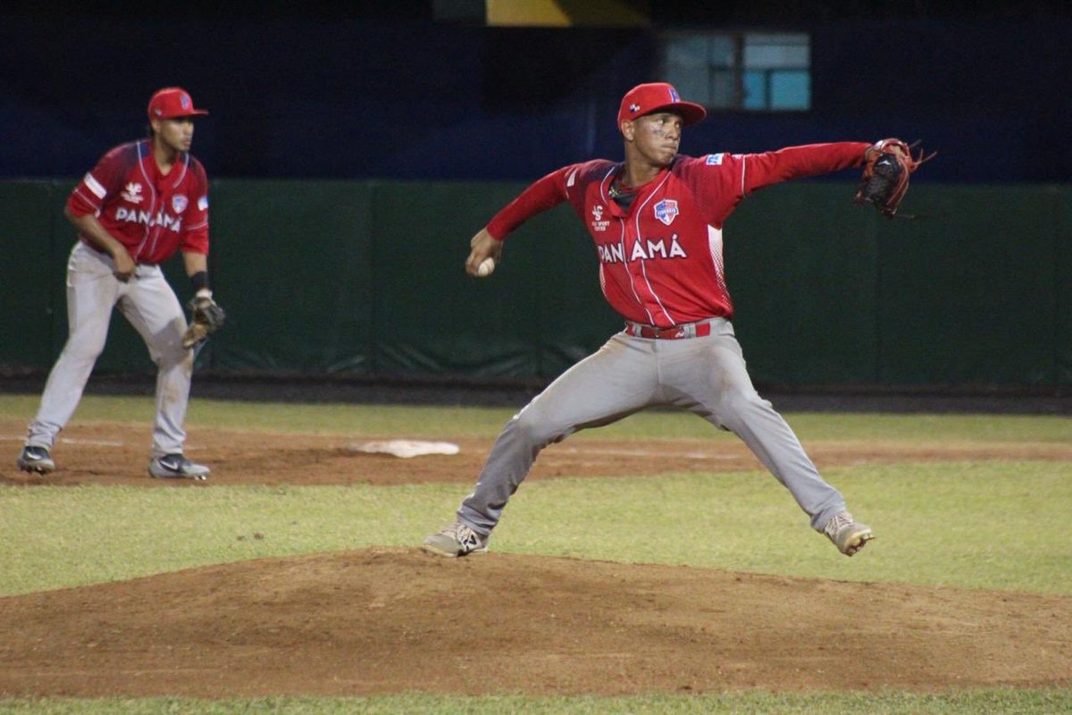 ericrpc's tweet image. PANAMA vence a Canada 4-2, va por la medalla de oro el domingo, 6 pm ante USA, en el partido de la “REVANCHA”.Ganó el partido Noel Suárez,Juego Salvado James Gonzalez.Suerte y Felicidades a los valientes muchachos de la sub 18.PANAMA clasifica al mundial de béisbol en Korea 2019