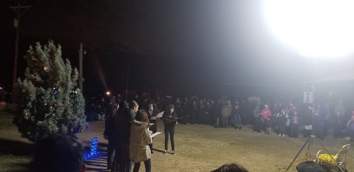 EPonce_SEISD's tweet photo. Thank you Eastlake Mariachi and Choir for participating in this years lighting ceremony at Horizon city. Falcons getting involved with the community. @lslabrado_ehs @Eastlake_HS
#TeamSISD @SocorroISD https://t.co/PF2v60tS7c