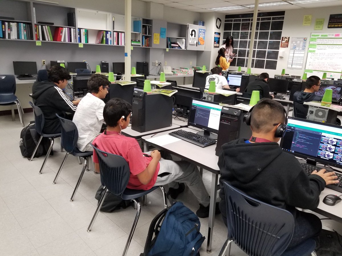 MSDCodingClub's tweet photo. Awesome meeting today! Make sure you come out to Buffalo Wild Wings on Saturday, and fill out the Coding Club hoodie document on the remind if you want one! https://t.co/6P1fp2YYif