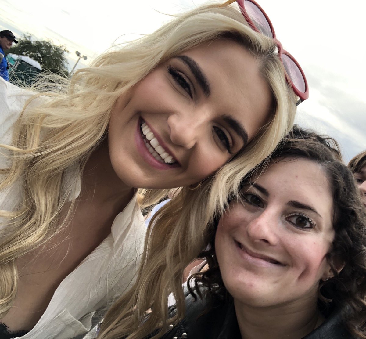 sabkinkle's tweet photo. I MET THE QUEEN AKA @RydelLynch. Thank you for being so sweet and taking this photo 💕💕💕 #FMFloridaMan https://t.co/zeVF0dr84u
