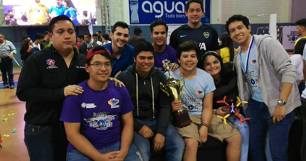 Jevp79's tweet photo. El día de hoy se participó en la final de la competencia del Drone Challege organizado por el @IHCIETI el equipo de Mecatronica de @UNITEC_hn SPS dirigido por el Ing Jose Luis Avila resultó  ganador del primer lugar Felicidades Muchachos por eso logró @MarlonBreve @Elep7 https://t.co/KvEDeyBkEY