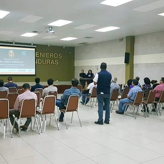 GCC_AMDC's tweet photo. Presentación del "Libro Naranja" Manual de Configuración de Barrios en el Colegio de Ingenieros Civiles de Honduras. 👷♂️👷♀️🏗🏘
#AMDC #DOTOC #GCC #CICH https://t.co/lH4F6htxzZ