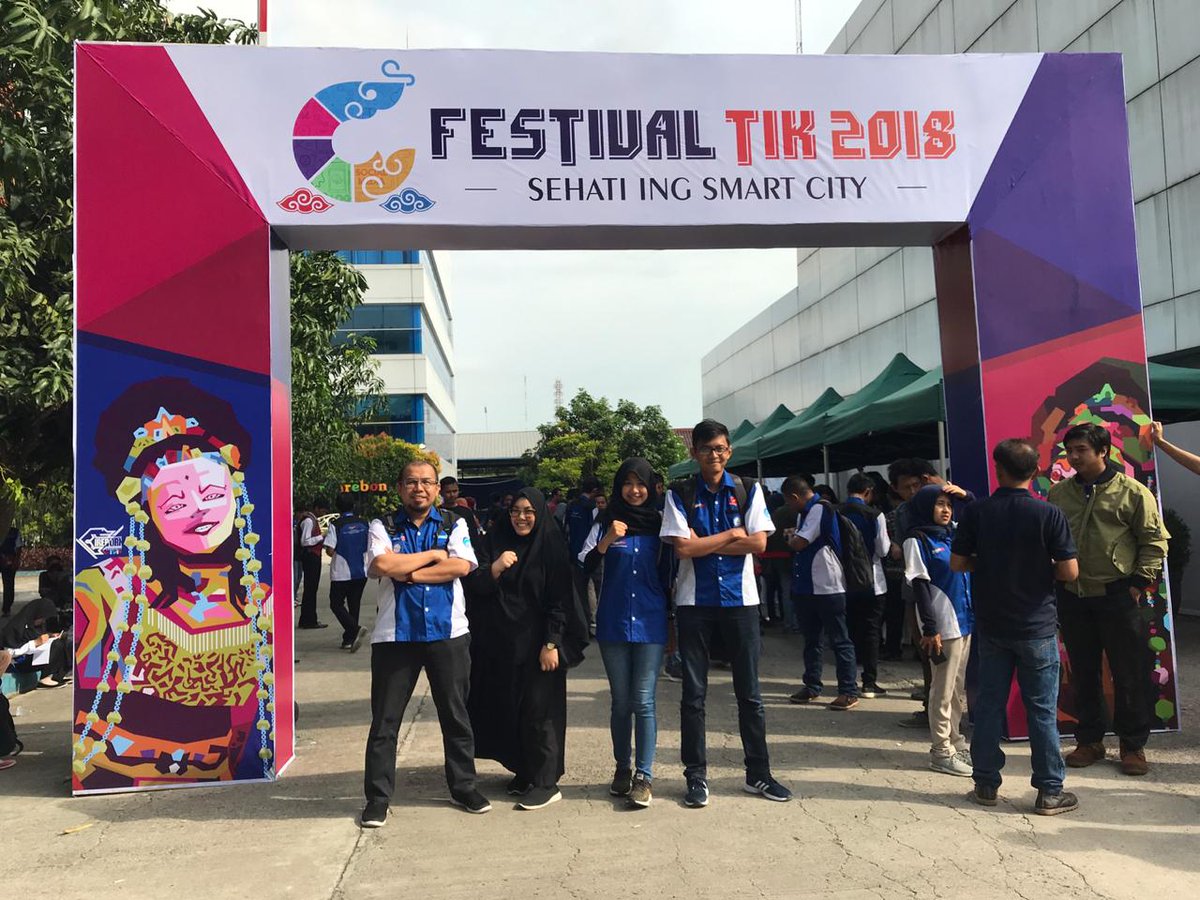 Perwakilan <a href="/RTIK_SUMBAR/">Relawan TIK SUMBAR</a> di @festik2018 <a href="/RelawanTIK/">Relawan TIK Indonesia (RTIK)</a> di Cirebon. #festik2018 #relawantik #sehatiingsmartcity #BanggaJadiRelawanTIK