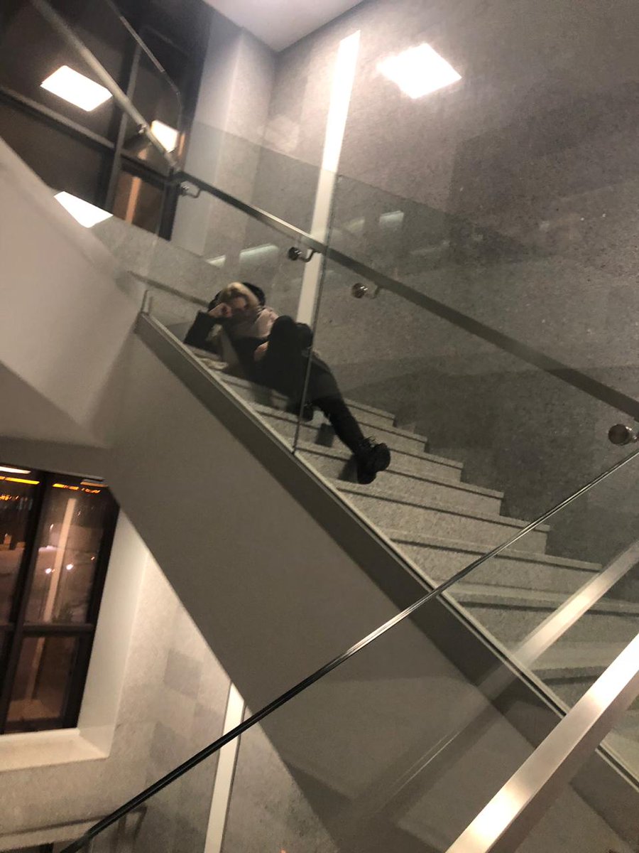 _Rina_3's tweet photo. Мое состояние после контрольной 😂🤗 https://t.co/VBCrwgbKXi
