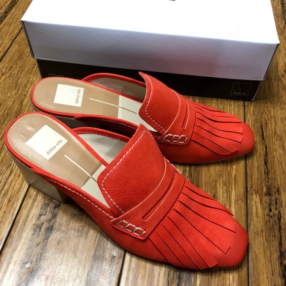 lisa_teamschair's tweet photo. So good I had to share! Check out all the items I'm loving on @Poshmarkapp #poshmark #fashion #style #shopmycloset #dolcevita #storksak #michaelkors: https://t.co/5XusM84vuV https://t.co/QyFbcQdGh9