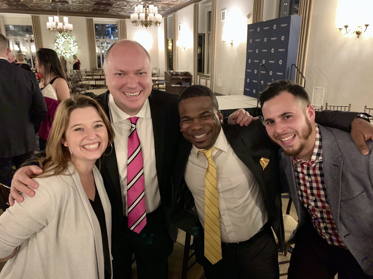 JonFreier's tweet photo. Our @TMobile family was proud to support @FourBlock tonight in NYC. It was a powerful evening with many inspirational stories of bravery and courage. We’re honored to serve those who have protected our great country — and continue to afford us our freedoms that we hold so dear. https://t.co/A0aFDztSsQ