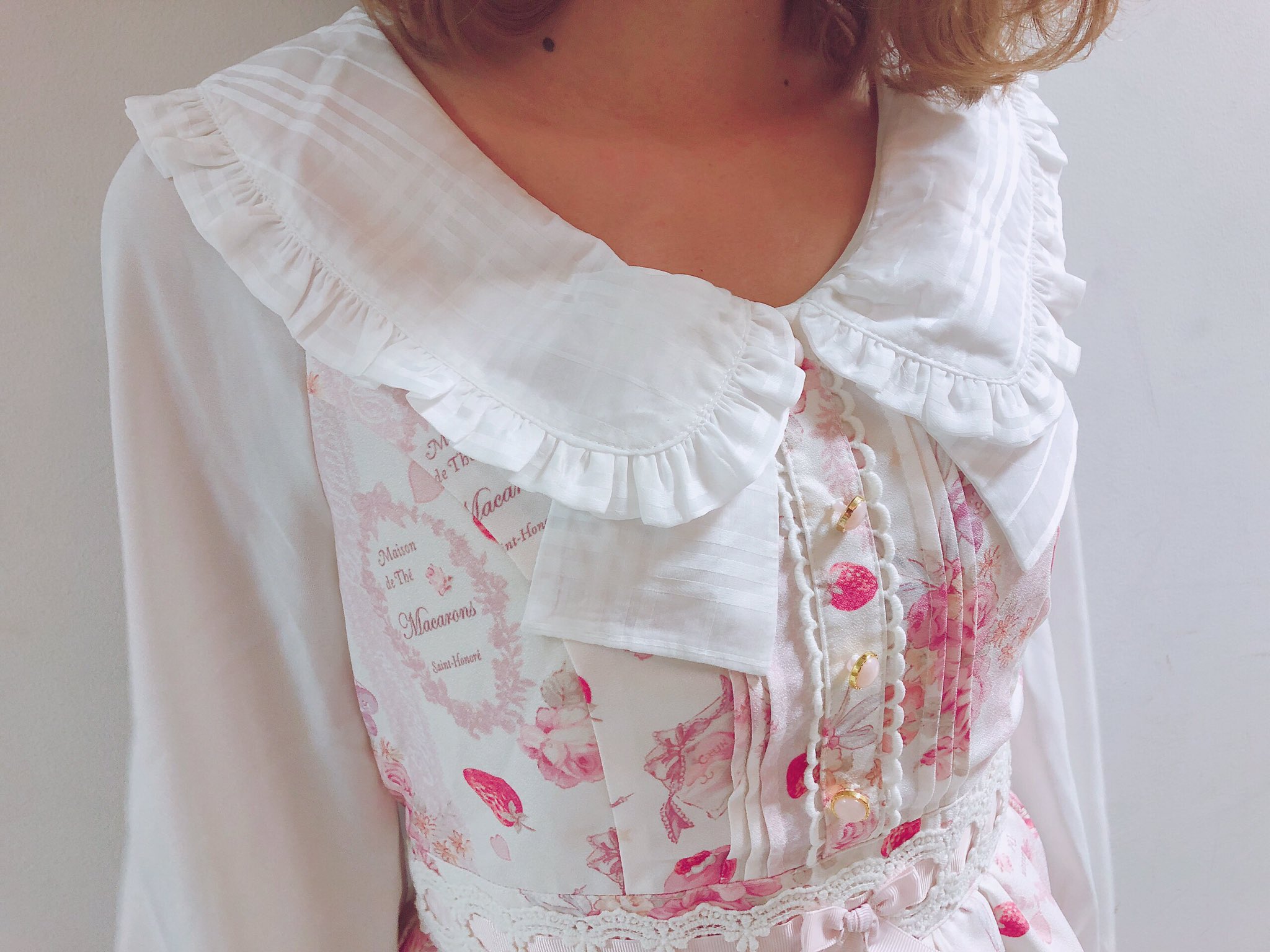 ☆リズリサ LIZLISA☆フリル襟付き☆マカロンブーケ柄ワンピース