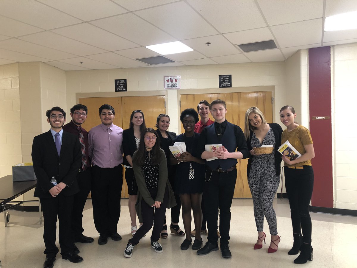 TaftNHS's tweet photo. Thank you to @Taft_Theatre for letting us be your ushers during The Drowsy Chaperone Musical! #TaftNHS #RaiderPride https://t.co/sMu2dskglw