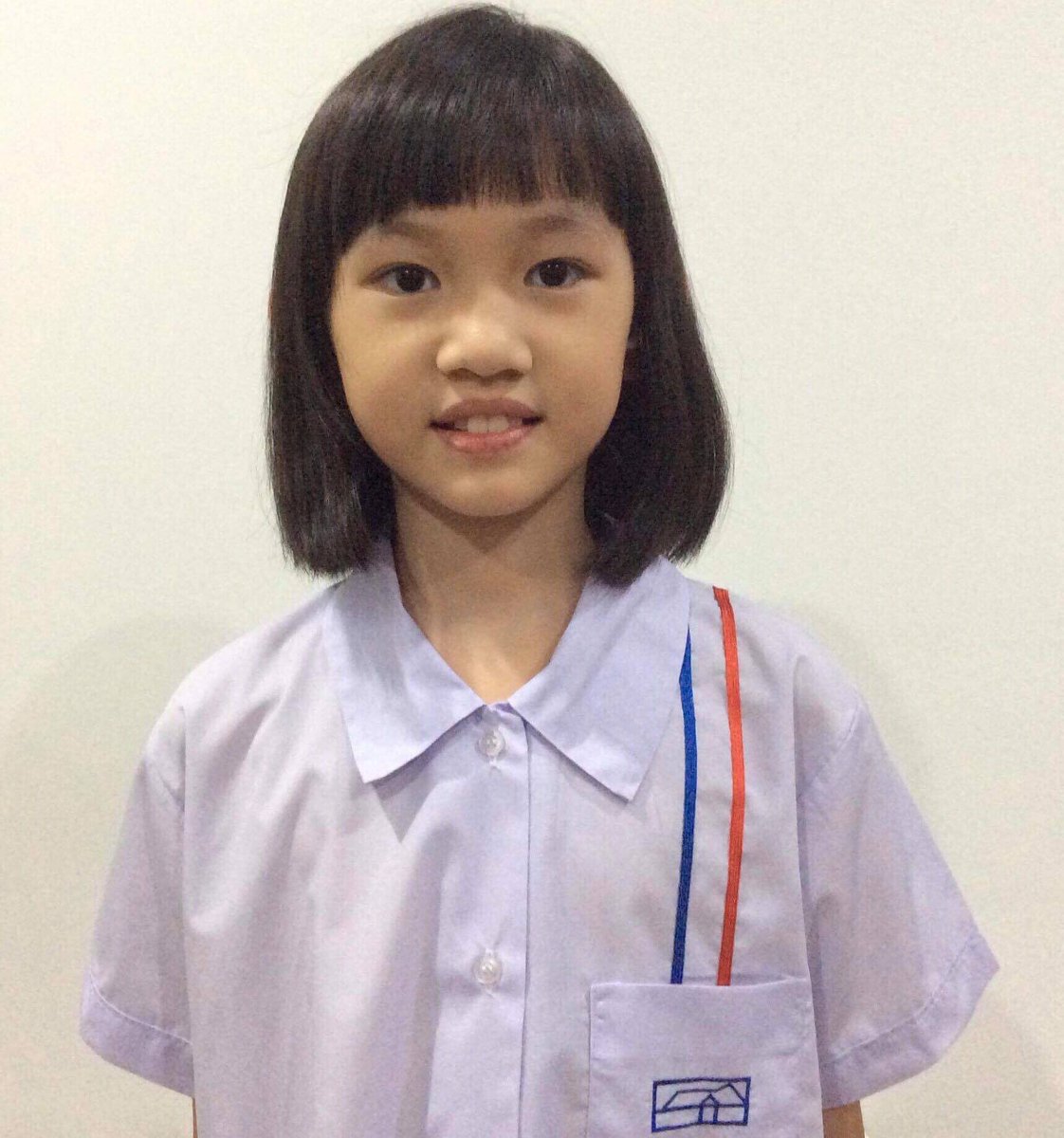 bflybook's tweet photo. น้อง’ปริม’ วัย 10 ขวบ แต่งอินทรวิเชียรฉันท์
---
ครั้งเยาว์สิเคยฝัน อัศจรรย์มิเลือนหาย
คิดฝันสิมากมาย และมิสนจะจริงฤา

นักบินรึเชฟใหญ่ สิก็ได้มิยึดถือ
ตำรวจทหารคือ จะประกอบยศอยากมี

ยามโตจะรู้ได้ ฝันอะไรมิง่ายนี่
เป็นเด็กสนุกดี สิจะกลับ ณ เยาว์วัย

๓๐ พฤศจิกายน ๒๕๖๑ https://t.co/3JBSHgXCsl