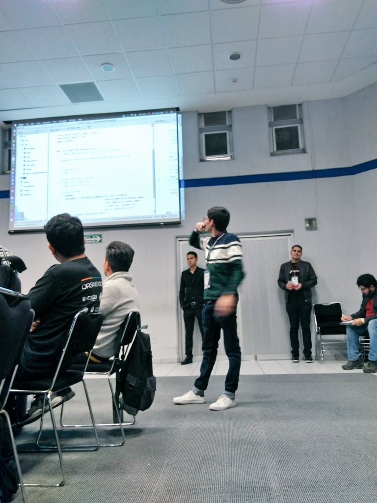 rodo_ferro's tweet image. No podían faltar las fotos: 
Taller &quot;Machine Learning as a Service (MLaaS)&quot; en el @pythondaymx. 🐍

Echen ojo al repo: 
github.com/PythonDayMX/ML…

Si se perdieron los memes en vivo, pueden seguir las transmisiones, salgo mandando saludos. 😎
#PythonDayMX2018 💻🐍🇲🇽