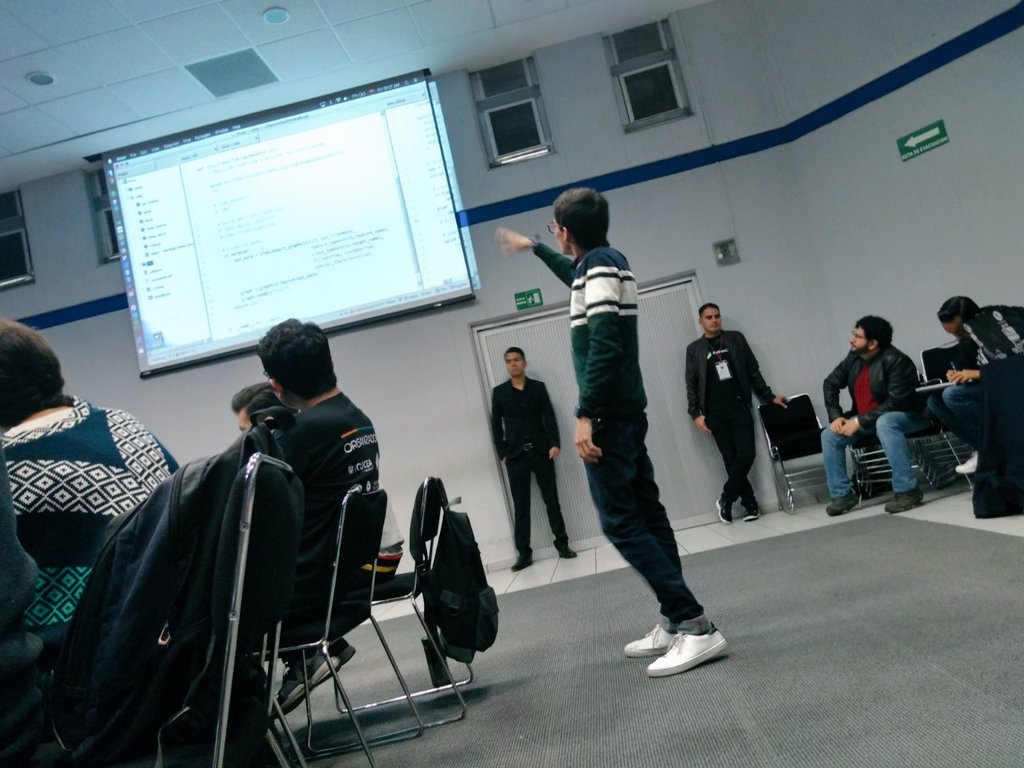 rodo_ferro's tweet image. No podían faltar las fotos: 
Taller &quot;Machine Learning as a Service (MLaaS)&quot; en el @pythondaymx. 🐍

Echen ojo al repo: 
github.com/PythonDayMX/ML…

Si se perdieron los memes en vivo, pueden seguir las transmisiones, salgo mandando saludos. 😎
#PythonDayMX2018 💻🐍🇲🇽