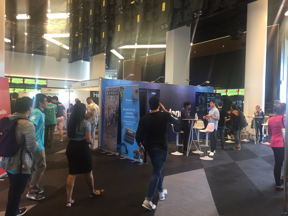 referyouAU's tweet photo. #StartCon2018 day 2! Getting our tech on again and meeting some other folks who plan on disrupting the entire human civilisation ... in a good way 😉 #referyou #entrepreneurlife #techstuff https://t.co/eO2BX2MTym