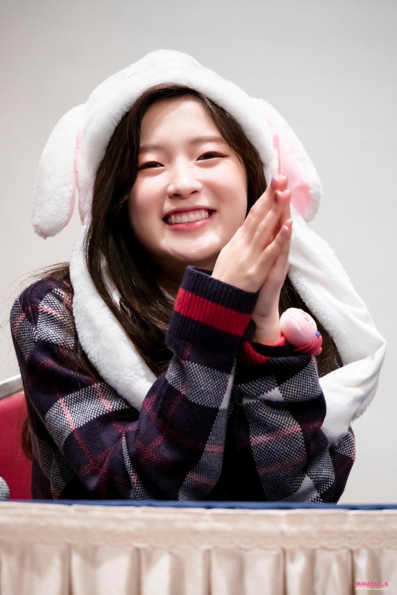 miracle__8's tweet photo. 181124 KBS 미디어센터 심석홀 팬사인회
#OHMYGIRL #오마이걸 #Arin #아린
(@WM_OHMYGIRL) https://t.co/xUcSkjCq1k