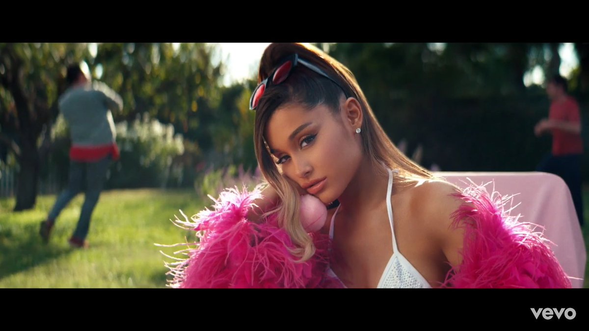 Арианы thank u next. Grande Ariana "thank u, next".