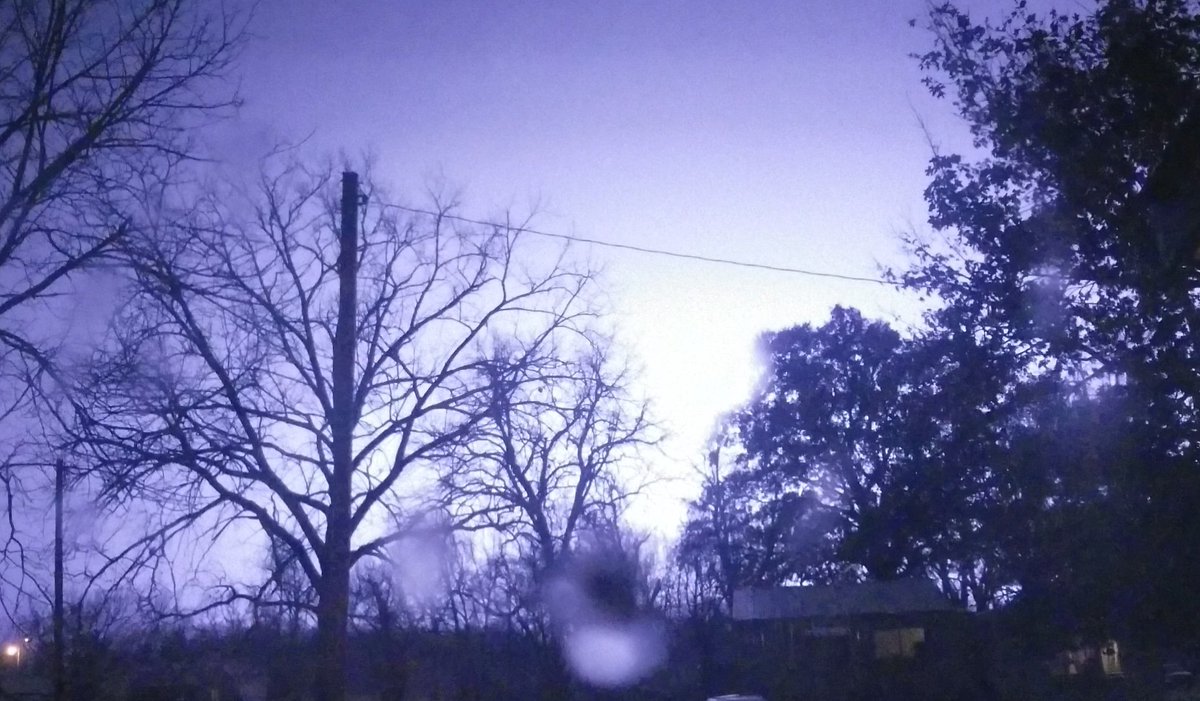 rraymond628's tweet photo. When it's 11:00 pm on Novemeber 30th, but mother nature reminding you she can be in what ever mood she wanna be in at any time of the year. ✌🤷♀️ #lightening #kansasstorm @weatherchannel https://t.co/wAW2X1DfBi