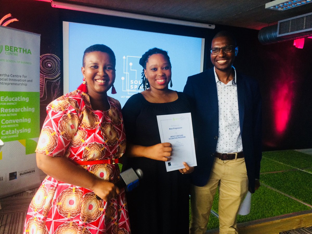 uctgsbsolutions's tweet image. Zander Tlhapi Founder of Baby Friendly receives Award for “Most Progress” #IVIPWS18DemoDay