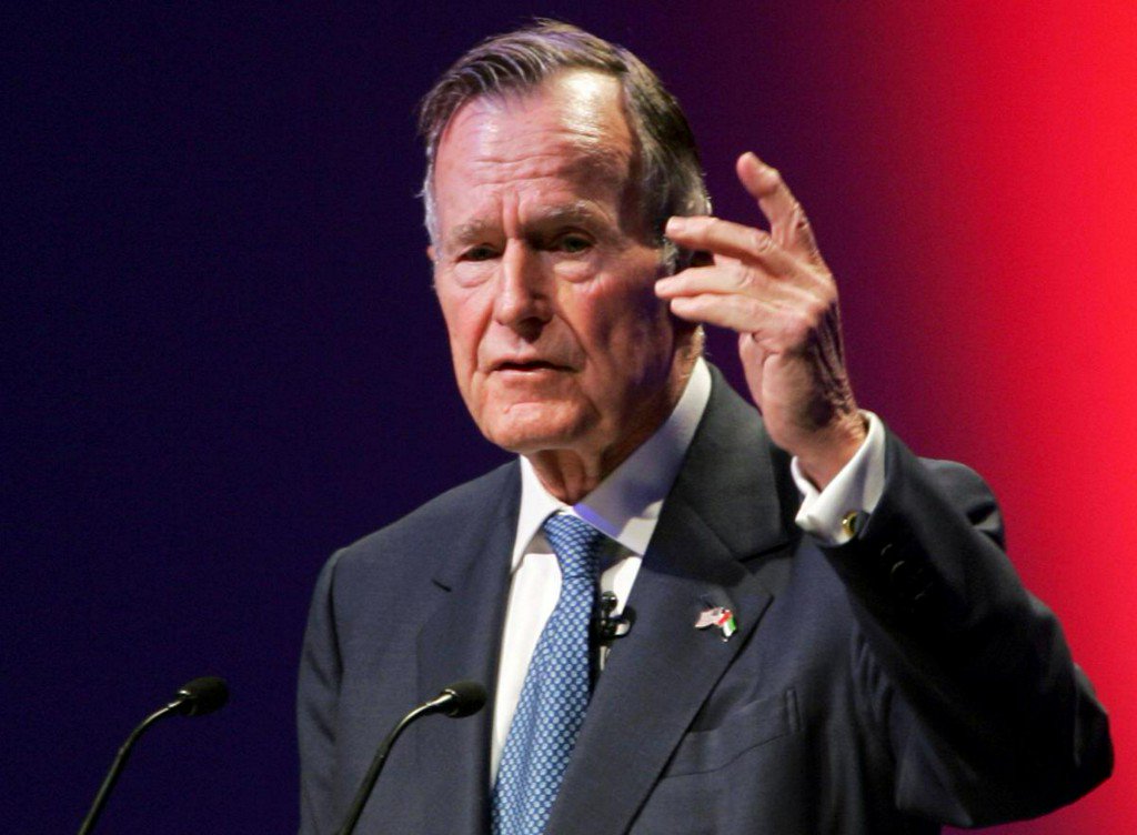 Former President George H.W. Bush dead at 94 reut.rs/2Rt9IL0