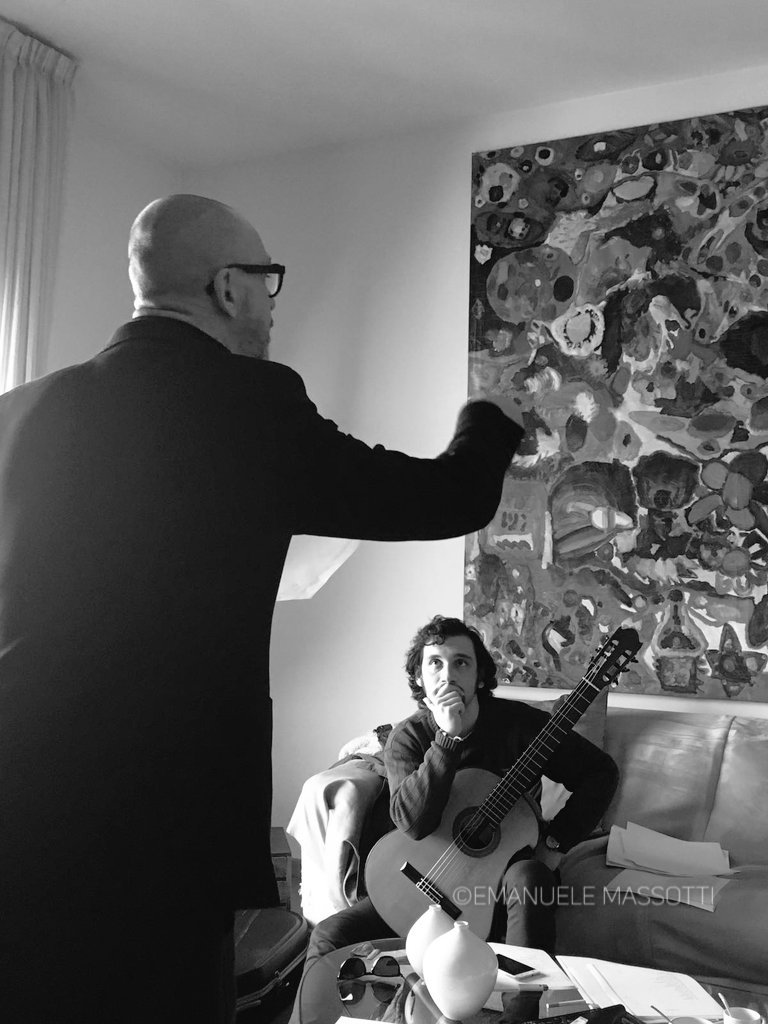massoema's tweet photo. Con Brunero Burbassi, dei bellissimi ricordi di parole e musica #paroleemusica #poetry #musica #guitarist #ricordi #buonsabato #1Dicembre https://t.co/o2ufyD4e9P