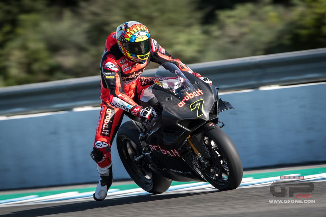 Davies: "Il vero problema? Rea non deve sviluppare una Kawasaki nuova, Ducati sì!": "Bautista non mi ha sorpreso: la Panigale ha qualcosa della MotoGP, è lui è un top rider. Deve adeguarsi alle Pirelli, io a motore e telaio, la velocità in curva del V4 è… gpone.com/it/2018/12/01/…