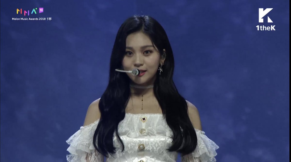 gfrndchart's tweet photo. UMJI’S VISUALSSS AHSHSB🔥🔥.
She SNAPPED😭❤️ #GFRIEND #TFTMN #MMA #2018MMA #MelonMusicAwards #Yuju #Sowon #Yerin #Sinb #Eunha #Umji #밤 #여자친구 https://t.co/RboTbibRgc