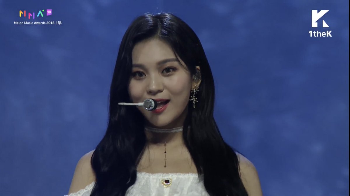 gfrndchart's tweet photo. UMJI’S VISUALSSS AHSHSB🔥🔥.
She SNAPPED😭❤️ #GFRIEND #TFTMN #MMA #2018MMA #MelonMusicAwards #Yuju #Sowon #Yerin #Sinb #Eunha #Umji #밤 #여자친구 https://t.co/RboTbibRgc