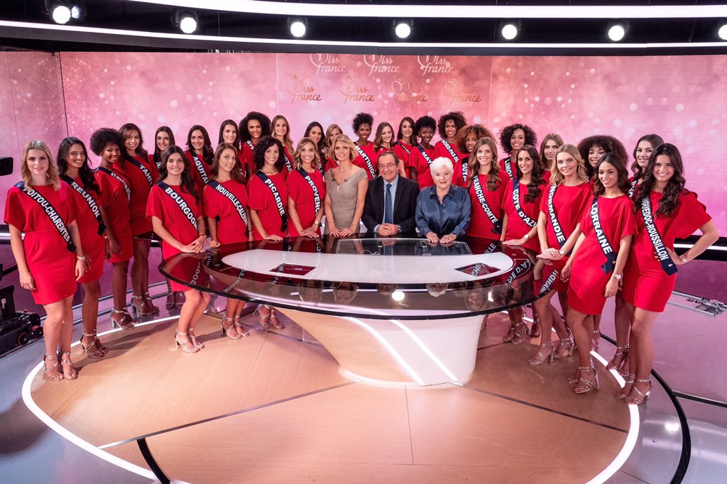 MissFrance's tweet photo. RDV dimanche pour découvrir les 30 Miss régionales à @lillefrance ⤵️
📍 14h30 : parade depuis la gare Lille Flandres par la rue Faidherbe
📍 15h : Présentation au balcon de la Voix du Nord - Grand Place.
📍 15h45 : tour de Grande Roue et visite du marché de Noël place Rihour 👑 https://t.co/8SrmTecXws
