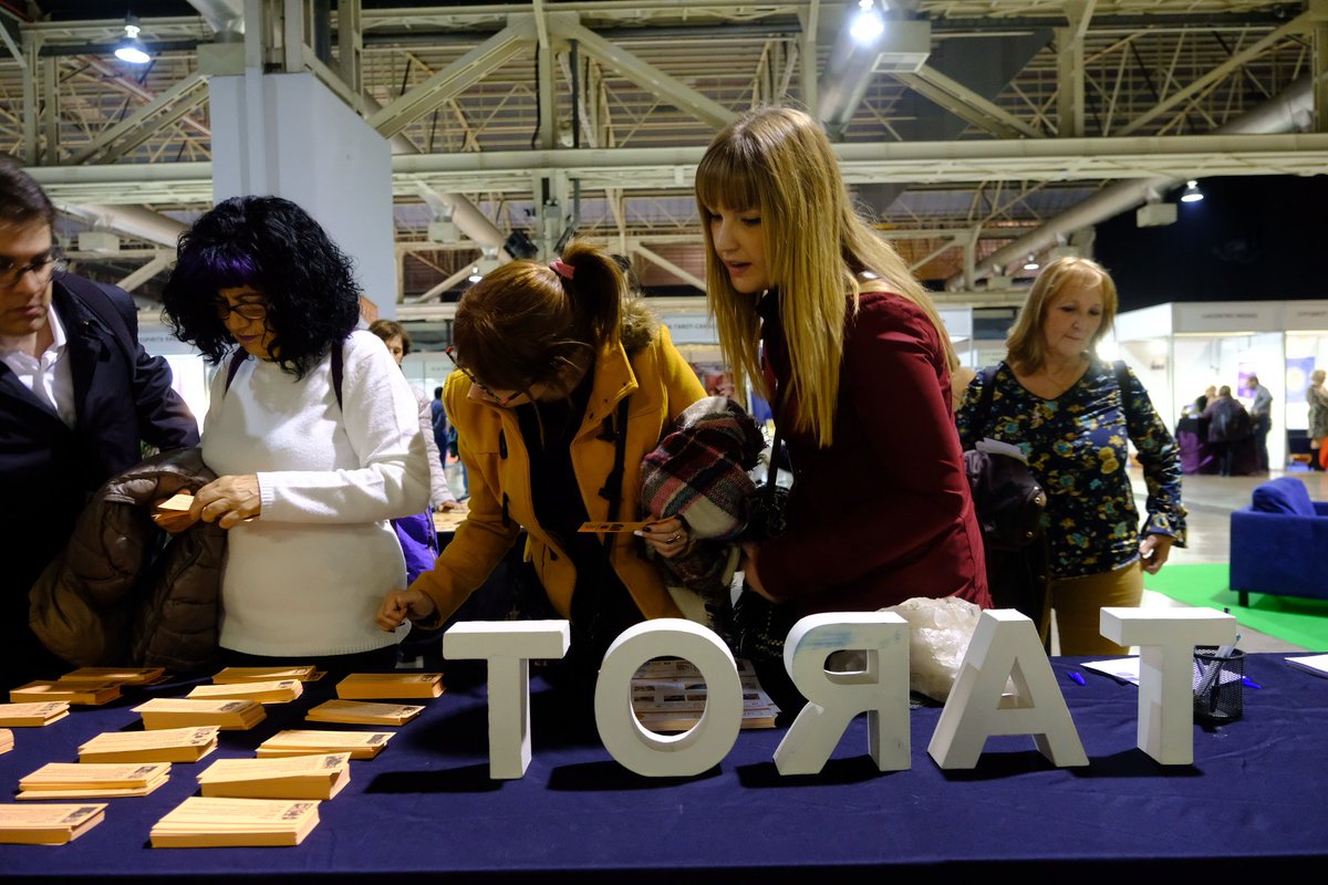 fargahospitalet's tweet image. ⭐En marxa la segona jornada de @Magic_Fira. 

Fins les 21 h un món màgic a #LaFargaLH

#Magic18 #Magic2018 #LHospitalet🕯