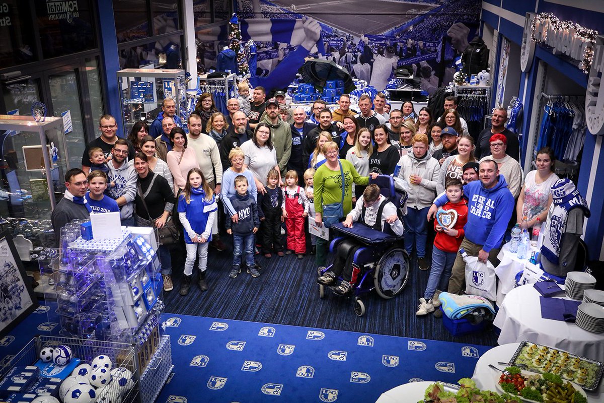 Gewinner von Adventsaktion überrascht: gelungener Abend im #Fanladen mit tollen Menschen und Überraschungsgästen Dennis #Erdmann und Heiko #Horner #EINMALIMMER