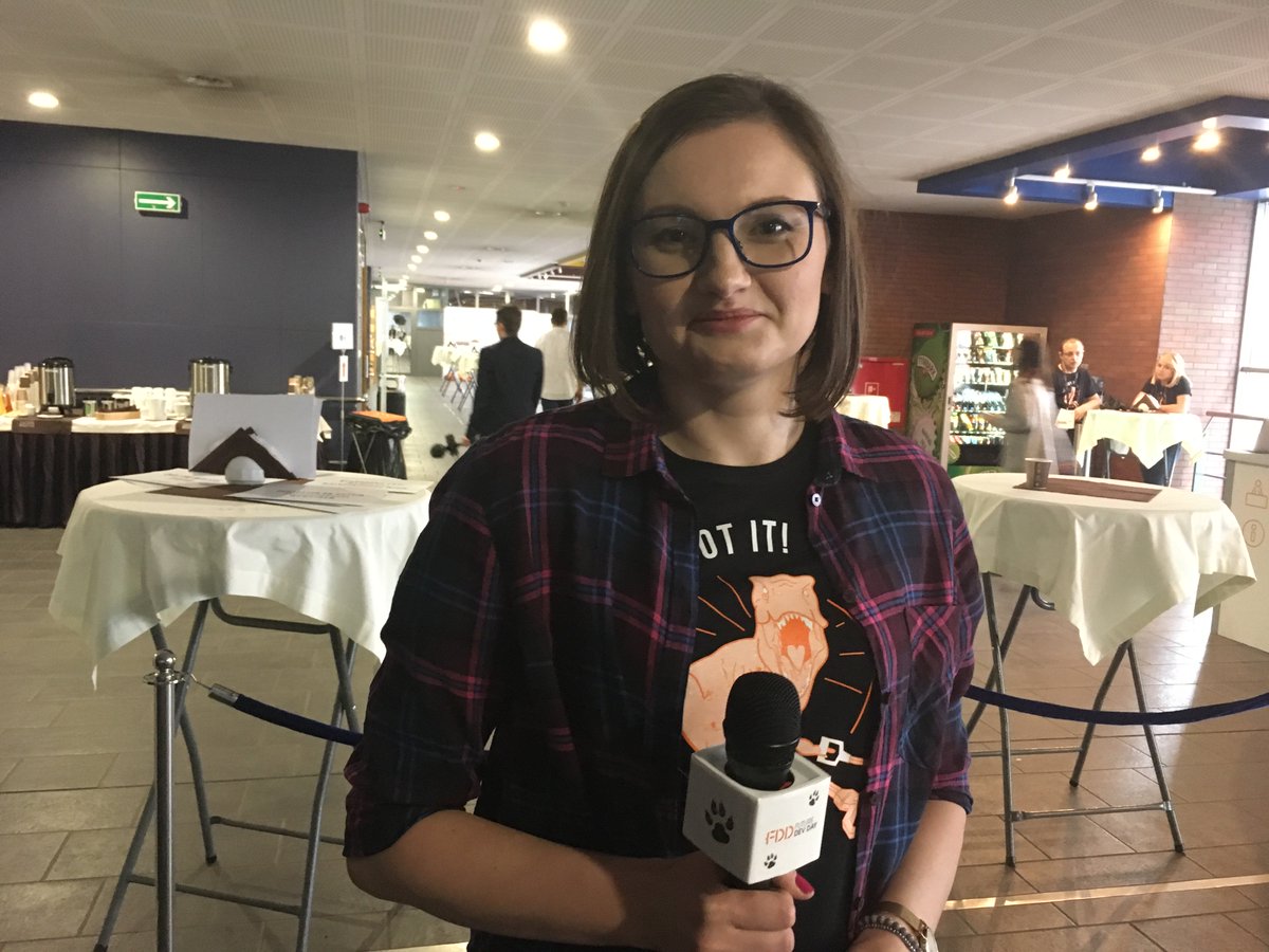 W czasie #futuredevday kręcimy się z kamerą! Jeśli chcielibyście opowiedzieć, dlaczego wybraliście FDD, a przy okazji otrzymać super koszulkę, Natalia czeka na Was na korytarzu! :)