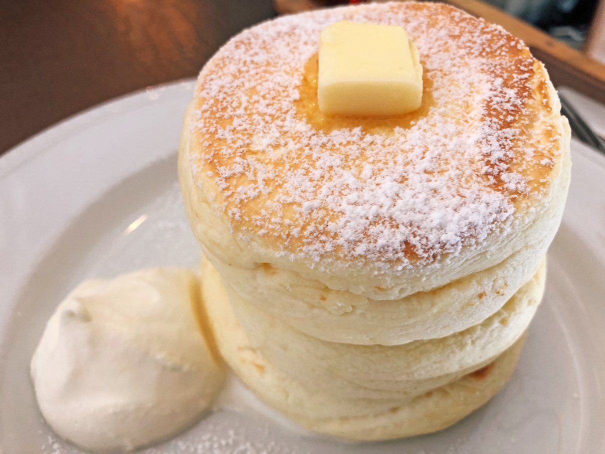 むにぐるめ 関西 Micasadeco Amp Cafe 大阪 難波駅から徒歩6分 ふわふわのリコッタチーズパンケーキを食べられるお店 お皿が揺れるだけでプルプル動くフワフワのパンケーキは絶品 ほんのり香るリコッタチーズとシロップの相性が抜群 甘