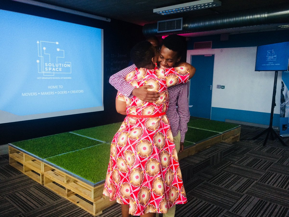 uctgsbsolutions's tweet image. Dumisani Ncubeni Founder of Visar receives award for “Most Viable” #IVIPWS18DemoDay