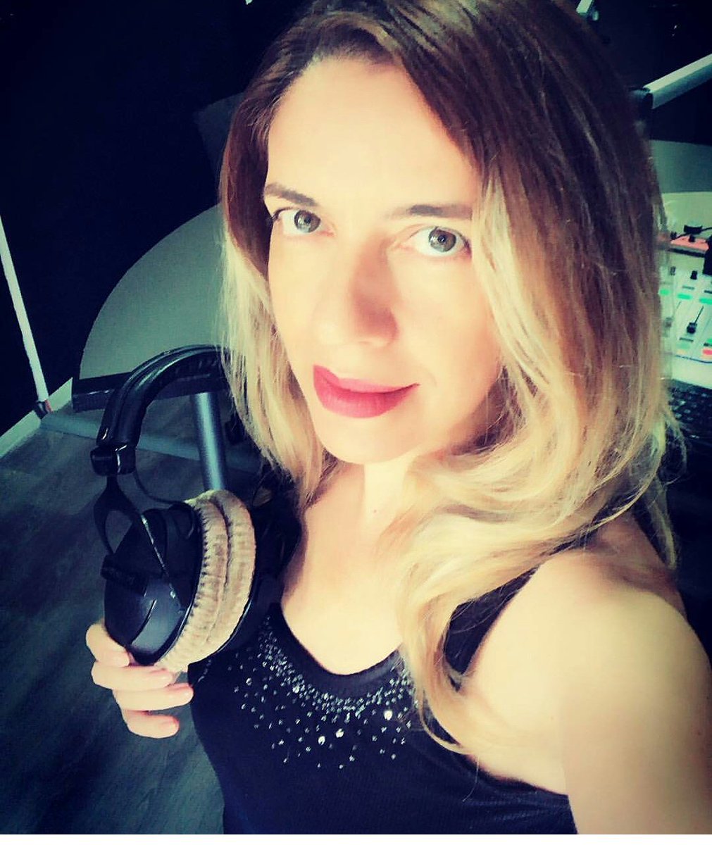 10.00-14.00arası güzellik ↪"Aslıhan" Türkiye'nin #ShowRadyo sunda yayında❗
🔽 📻 🔽 
#Dj #OnAir #Radio #pop #music #AslihanSaraçoğlu #istanbul #turkey #World #saturdaymood #cumartesi #goodmorning