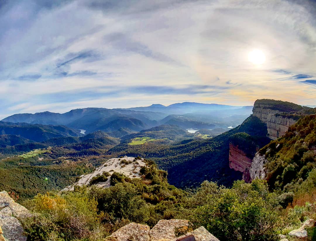 ricardrigall's tweet photo. Vistes des de Tavertet. #tavertet #embassamentdesau #cinglesdetavertet #osona #collsacabra #guilleries #bicicleta #btt #mtb #tardor2018 https://t.co/iHSVnV2iEg