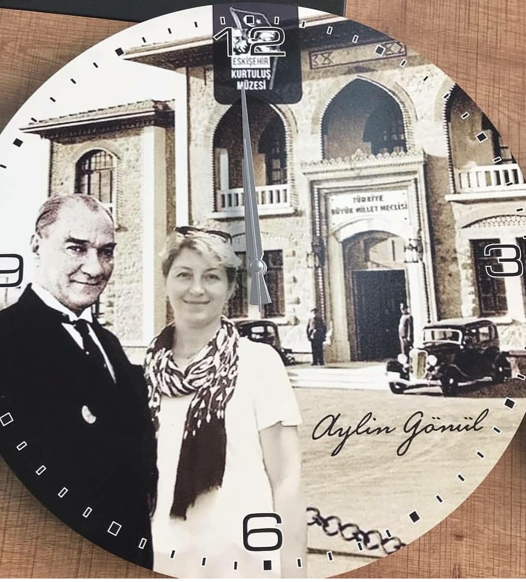 39 cm Kişiye Özel Duvar Saati
İstenilen Baskı Yapılır 💢
Kaliteli baskı🍃
Hızlı Teslimat🚛

#saat #duvarsaati #Atatürk #10kasım #Hediyelik  #uvbaski #artdesign #globalatolye #turkey #türkiye #Ata #öğretmenimveben #watch #clock