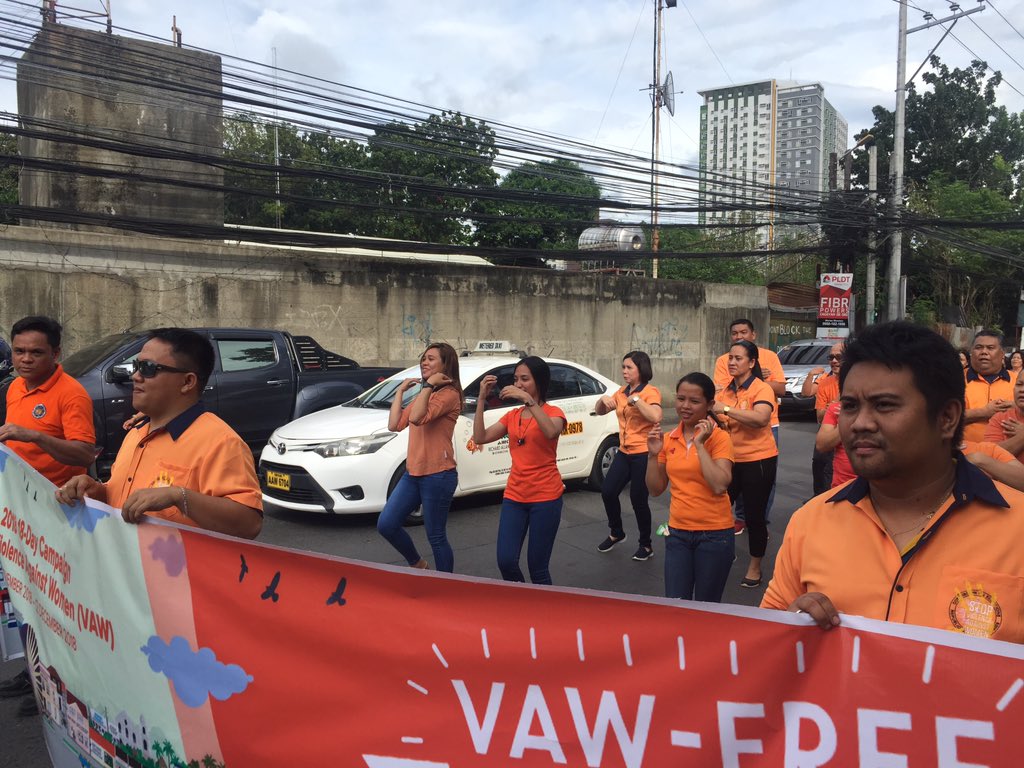COMELEC_MisOr's tweet photo. COMELEC Mis.Or joins the 2018 18-Day Campaign to end Violence against Women(VAW). The group danced along the streetroad fronting OPES to RAISE AWARENESS to the passerbys. (more photos uploading) ##18dayC #endVAWC #GenderEquality @commrguanzon @dirfrancesarabe @ComelecRX @COMELEC https://t.co/CFkzv8XTMk