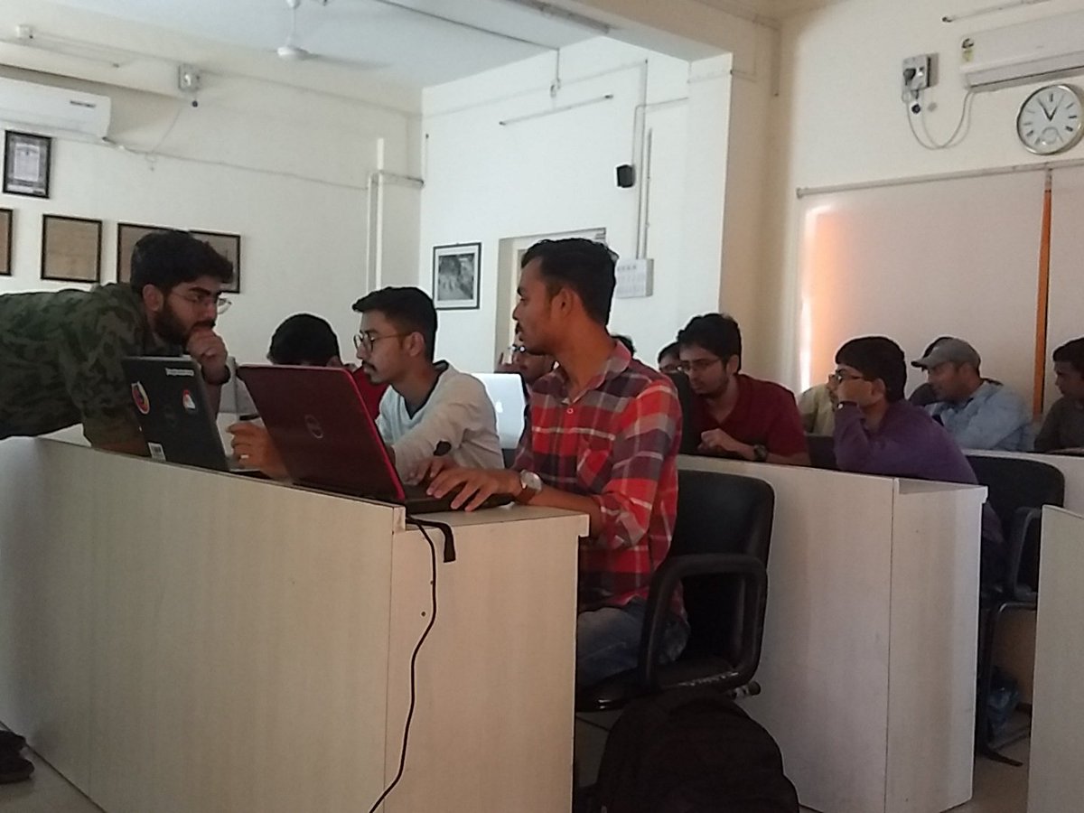 iamHarshilBarot's tweet photo. Hands-on experience on A frame at  #localhackday by @pransh15 

@MLHacks
@Moz @mozguj @Miten96 
#hackathon https://t.co/xLwQNakGmV