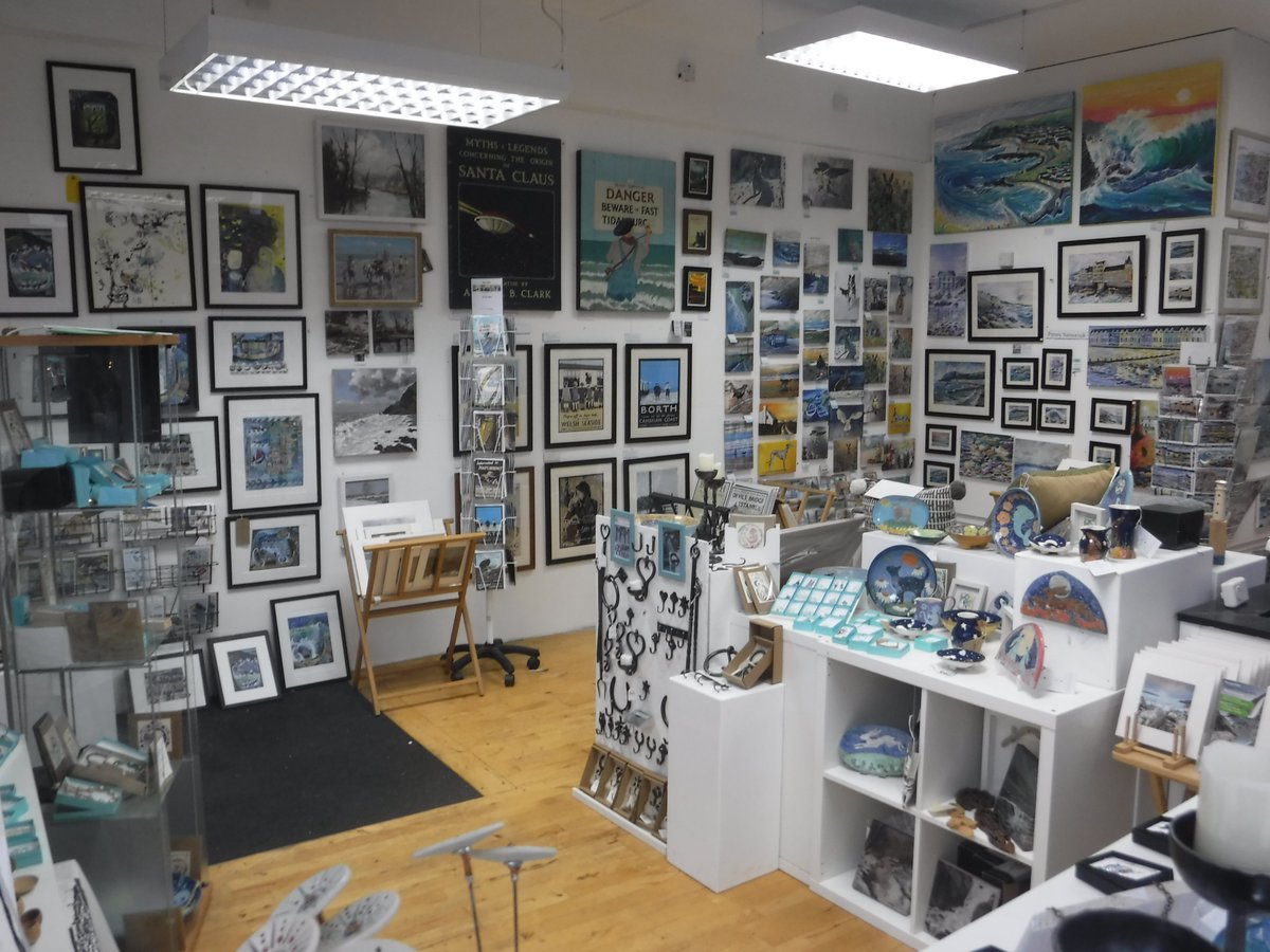 OrielBae's tweet photo. It's #SmallbusinessSaturday!
Celebrate those small business's by doing a little Christmas shopping locally today!

#Aberystwyth #LoveAber #smallbizsat #art #craft #artisan #shoplocal #localartists https://t.co/quPbQpKdtM