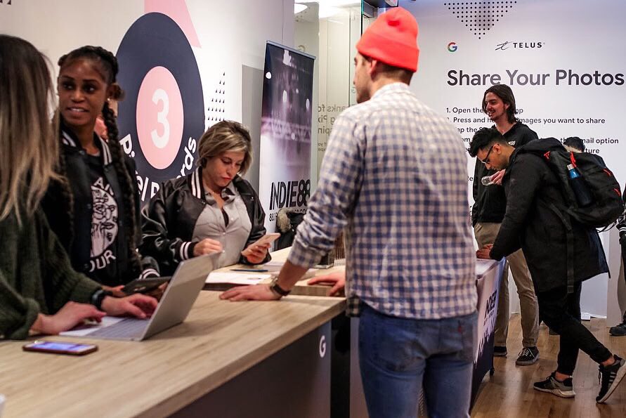 dinealonemusic's tweet photo. Don't forget to stop by the interactive ✨#PixelRecords Pop Up✨ with us and @googlecanada at 202 Queen St. W Toronto this weekend! Grab some friends and go hands-on with the Pixel 3, enter for a chance to win exclusive giveaways, and listen to sick music while you're there 🤘🤘 https://t.co/yI7xEOeMn4