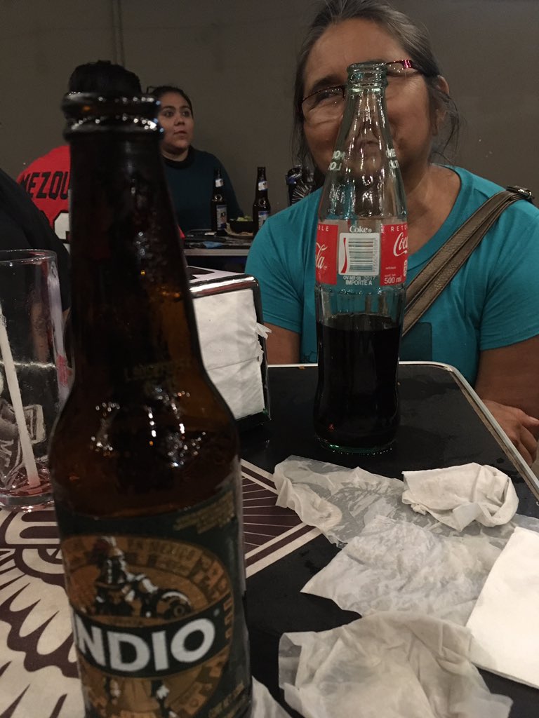 yaxche7's tweet image. A través del vaso...
#LolaTeam
#PandaFest