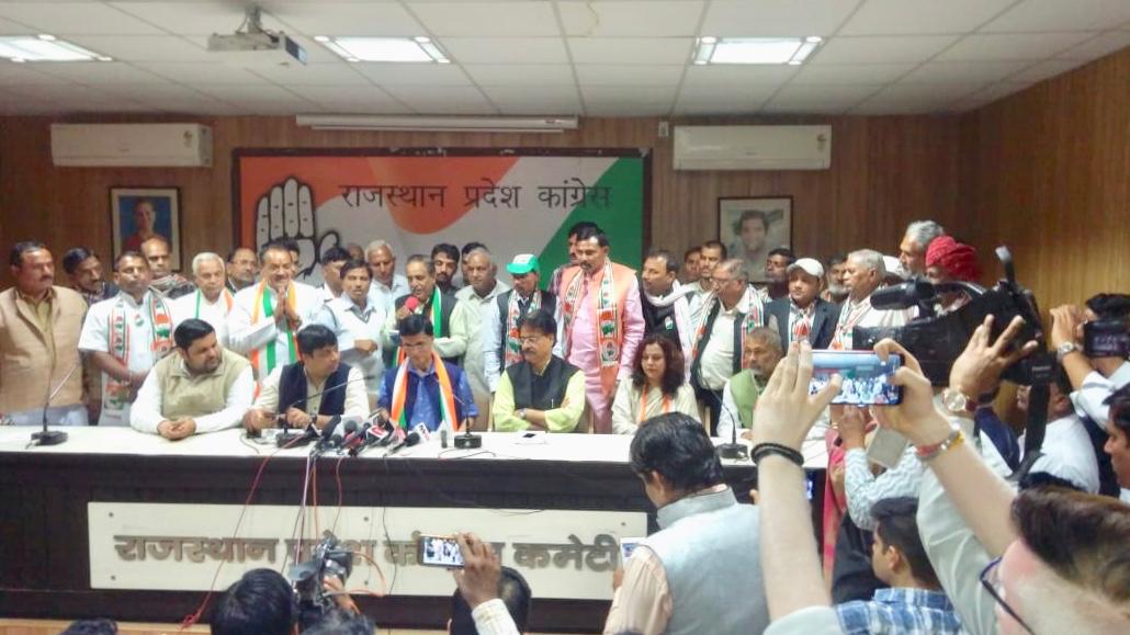 MukulPankaj's tweet photo. https://t.co/GaiP8Cw7wx
@INCIndia @RahulGandhi @ashokgehlot51 @SachinPilot @tejnews24 @1stIndiaNews  @abpnewshindi @ndtvindia       @INCRajasthan @durgeshr9 @FJbhycR4hmlb7MG https://t.co/Z2rge2m9Mo