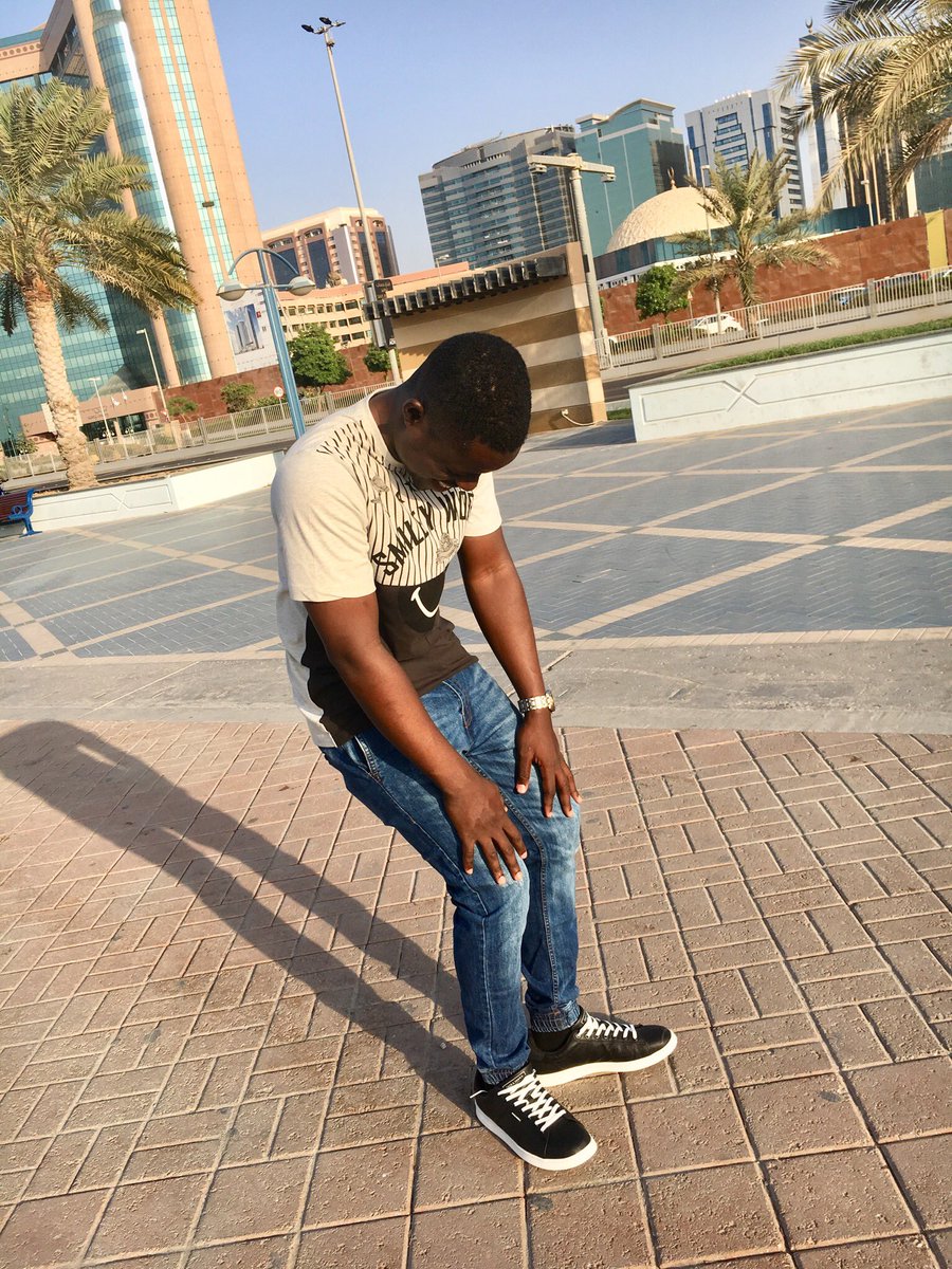 Beejay_kingin's tweet photo. LOL  -   Laughing Outside Lagos 😅😂🤣 https://t.co/TItiv20v0u