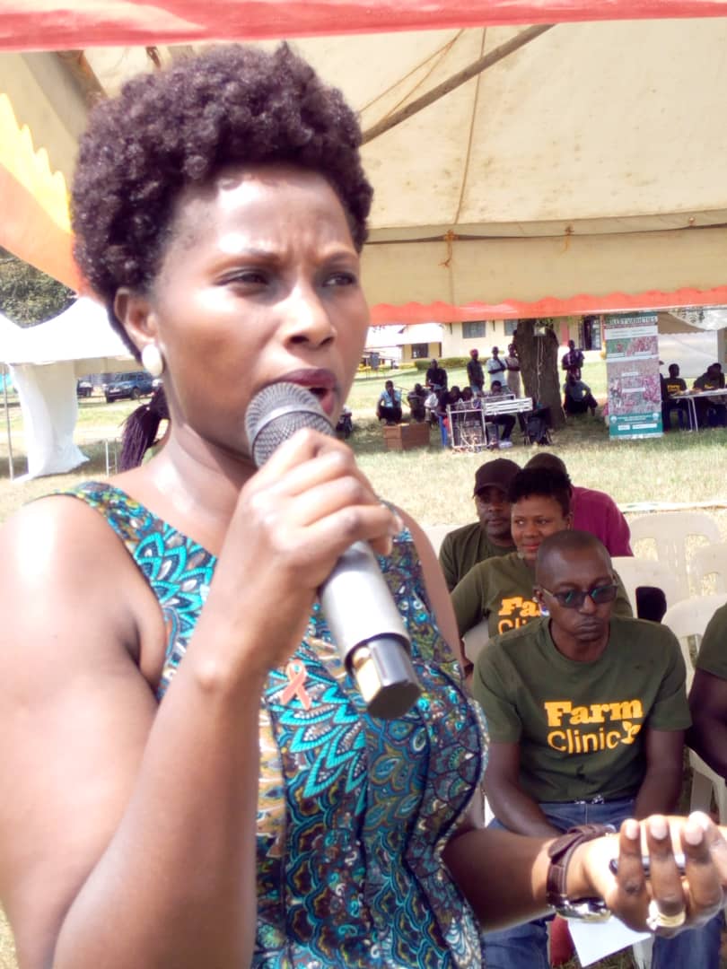 DailyMonitor's tweet photo. .@BOU_Official representative, Ms Winnie Muliisa, head of disbursement and recovery educating farmers on Agricultural Credit Scheme (ACF) #MonitorFarmClinic #MonitorUpdates https://t.co/OUPmb1W2HE