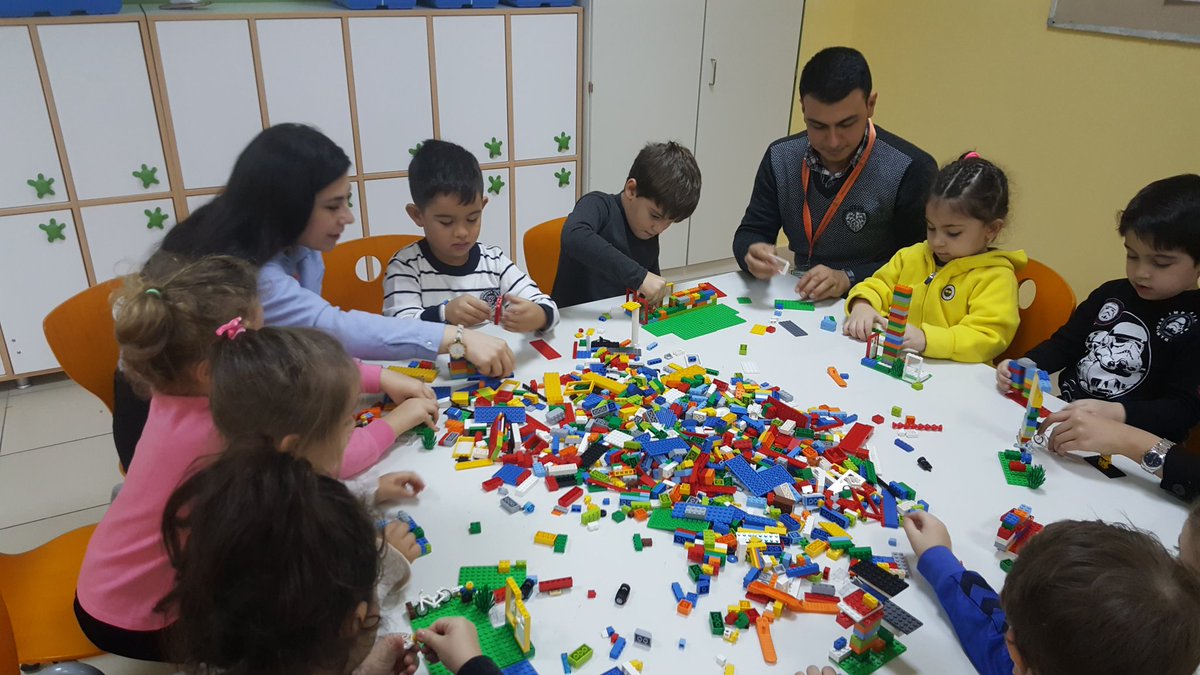 Yaratıcı Yazarlık Lego Etkinliğimizde Minik Misafirlerimiz Hayallerindeki Okulu Tasarladılar🤹‍♀️🤹‍♂️  <a href="/EsraDeveci12/">Esra Deveci</a> <a href="/fundasanli35/">Funda Şanlı</a> <a href="/sedaeris2/">Seda ERİŞ</a>   <a href="/DogaOkullari/">Doğa Koleji</a> #dogakoleji #kurtköydoga #yaratıcıyazarlık #lego