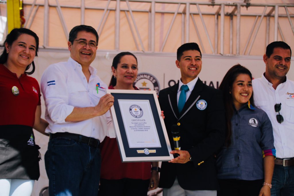 New record: Largest cup of coffee ☕️
Congratulations to <a href="/marcaHONDURAS/">Marca País Honduras</a> - this enormous cup contains 18,012 Lts. (4,758  gallons) of fresh coffee. The certificate was presented to President of Honduras <a href="/JuanOrlandoH/">Juan Orlando H.</a>