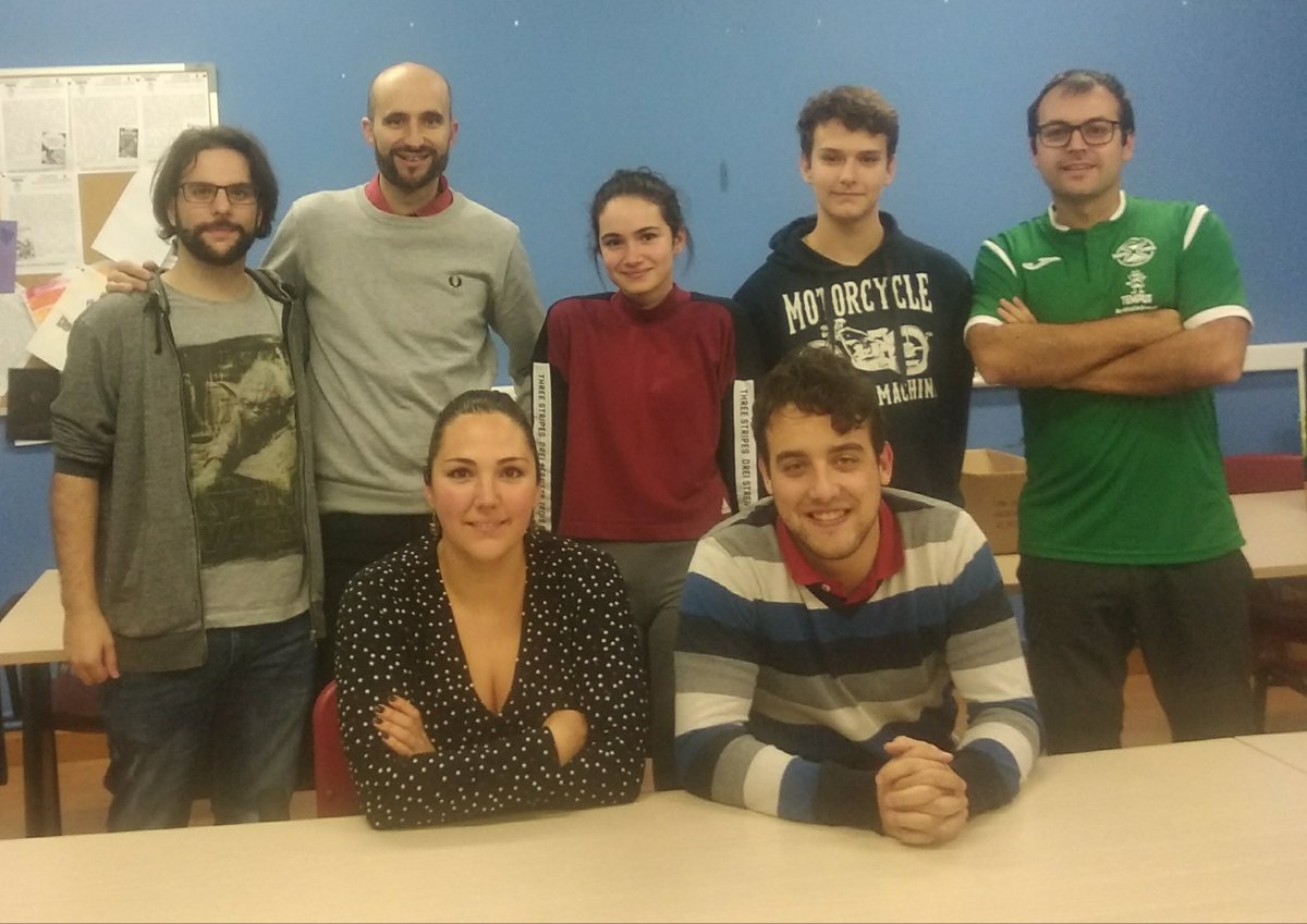ajtempus's tweet photo. ¡¡Habemus nueva directiva para 2019-2020!! 
PRESIDENTA: Sofía Aller
VICEPRESIDENTE: Félix Fernández
TESORERO: Adrián Álvarez
SECRETARIO: Óscar Ronda
VOCAL EUROPA: Adrián Gutiérrez
VOCAL EVENTOS: Elena Aller
VOCAL SPORTS: Nicolás Álvarez
#betempusmyfriend https://t.co/lfW8qoF0Ik